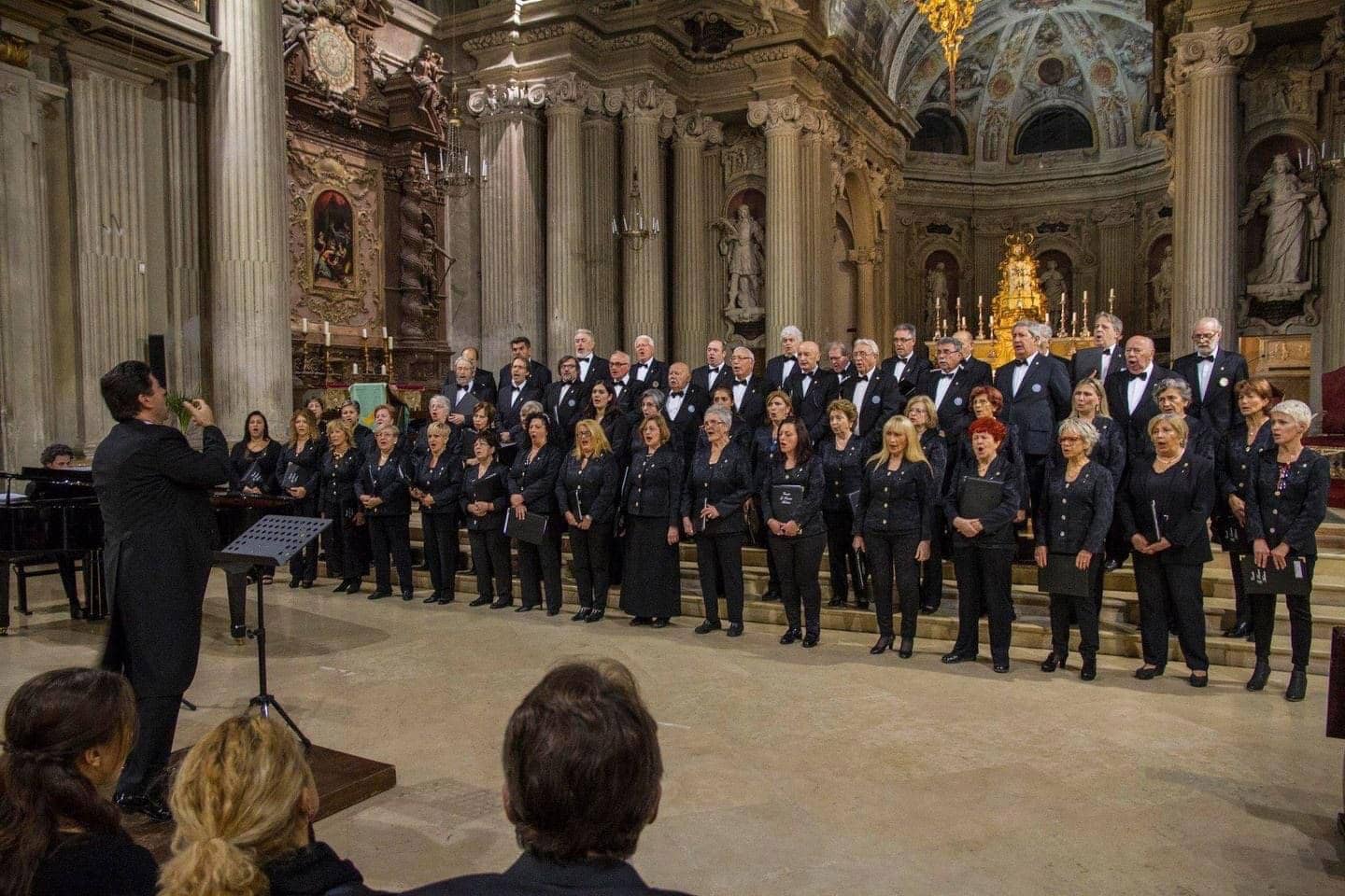 Luca saltini direttore del coro lirico associazione corale rossini
