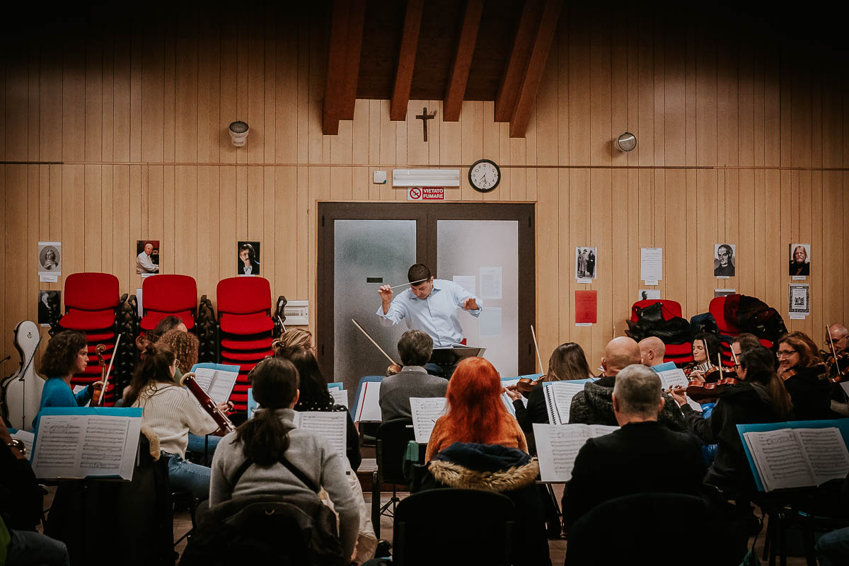 Luca saltini direttore del coro lirico associazione corale rossini - Prove